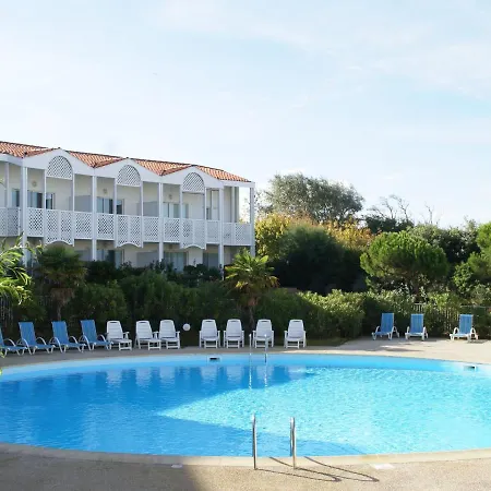 Apartment With A View On The Pool Or Sea Near Boyard