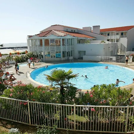With A View On The Pool Or Sea Near Boyard *